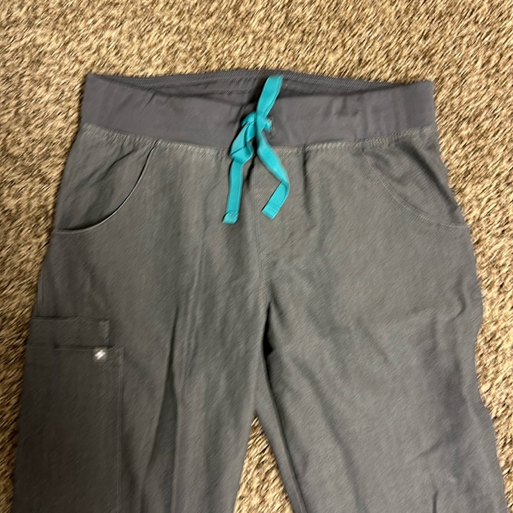 Figs womens basic scrub pants size small, grey silver
